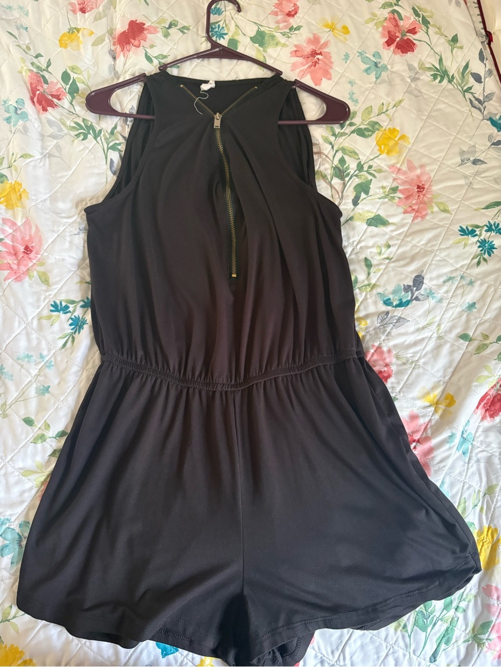 Woman' Black Sleeveless Zip-Front One-Piece Romper